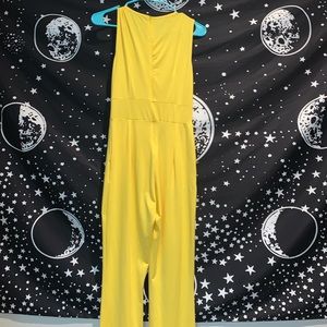 Classy yellow body suit, great for summer!